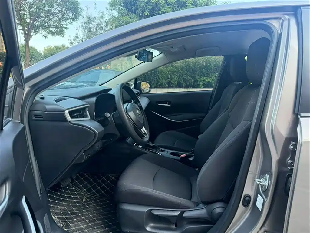 Toyota Corolla 2021 Hybrid 1.8L E-CVT Pioneer Edition фото 15