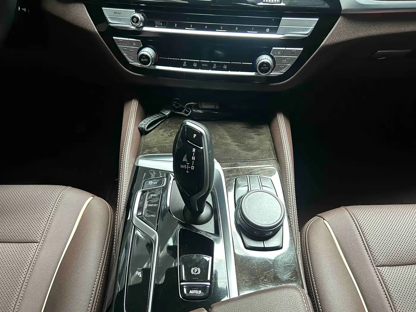 BMW 5 Series 2021 525Li M Sport Package фото 7