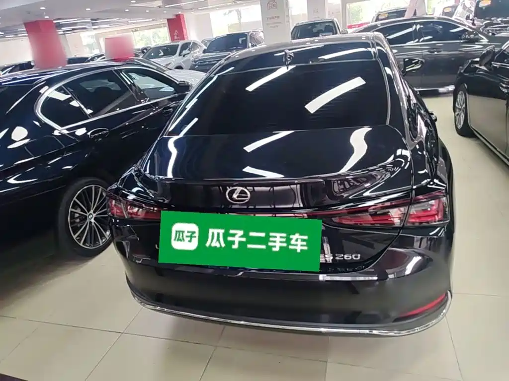 Lexus ES 2026 2025 200 Ultimate Edition