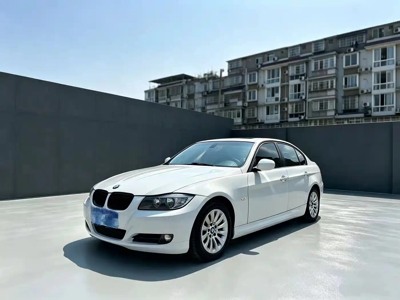 BMW 3 Series 2010 2011 318i Leading