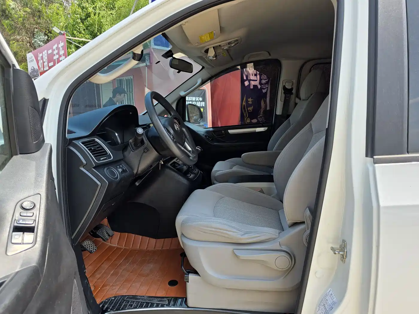 SAIC Maxus Maxus G10 2021 2.0T Manual Elite Edition Diesel 7-Seater фото 10