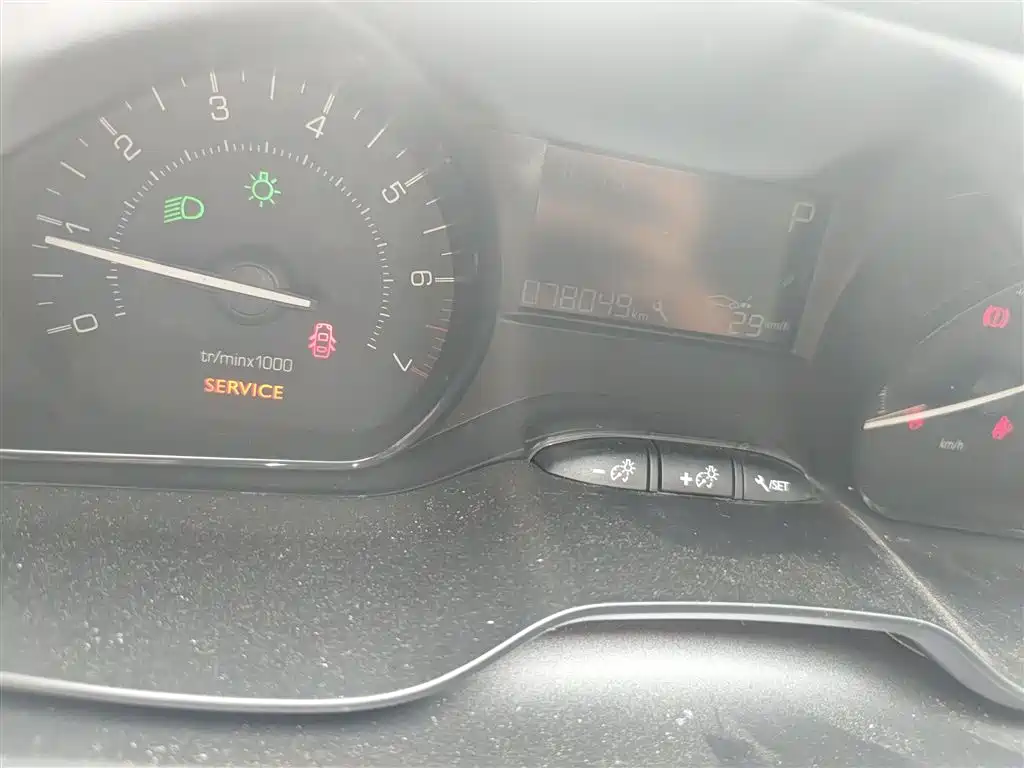 Peugeot 2008 2014 1.6L Automatic Trend Edition фото 5