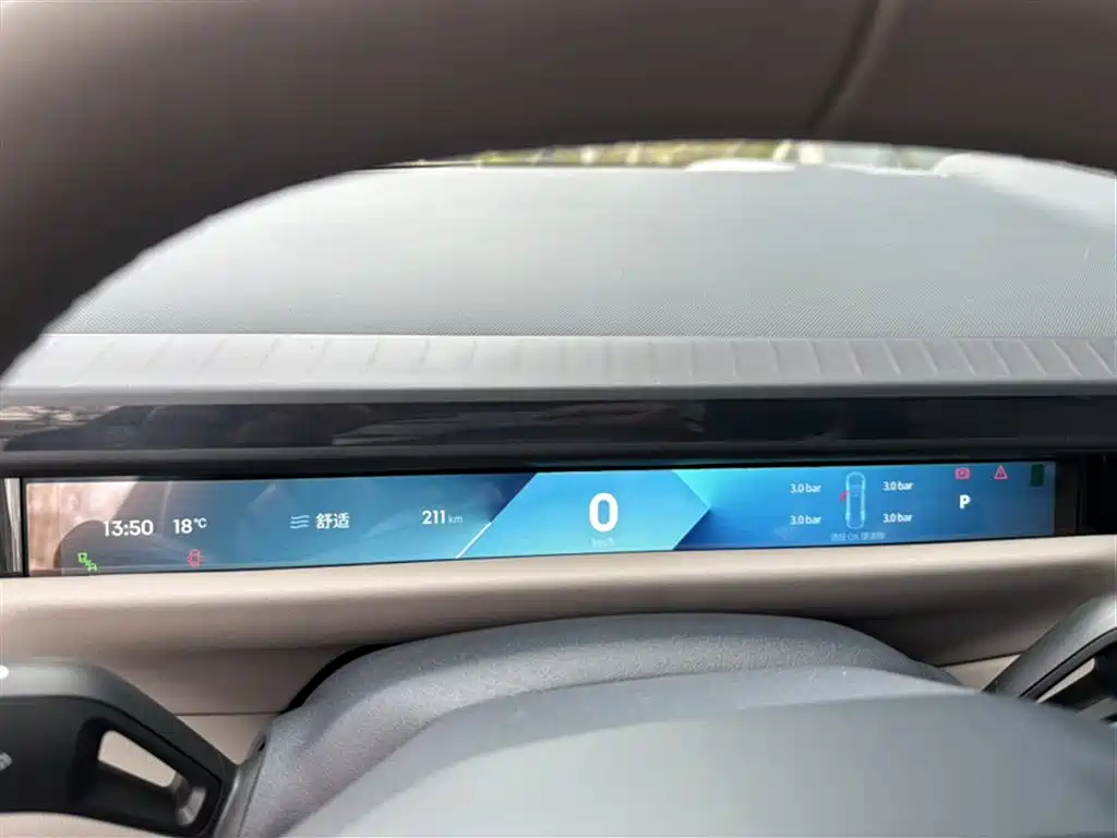 Lynk & Co Z10 2025 STARBUFF 95kWh 680km AWD Smart Drive фото 5