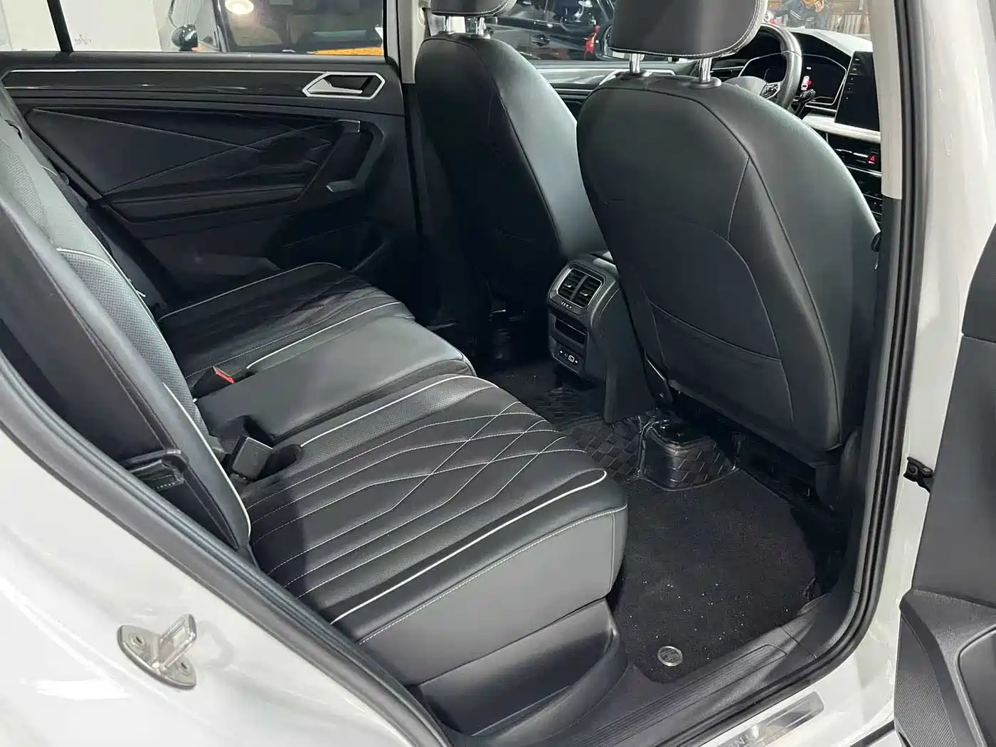 Volkswagen Tiguan L 2024 300TSI Auto 2WD Smart Edition фото 6