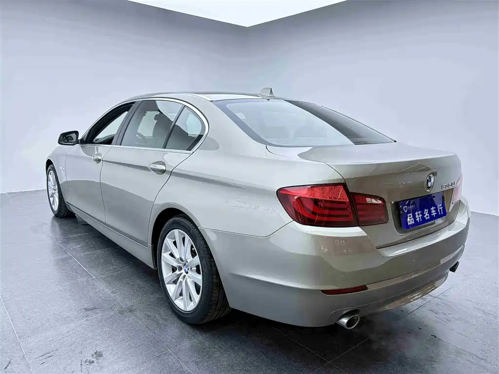 BMW 5 Series 2011 535Li Luxury фото 4