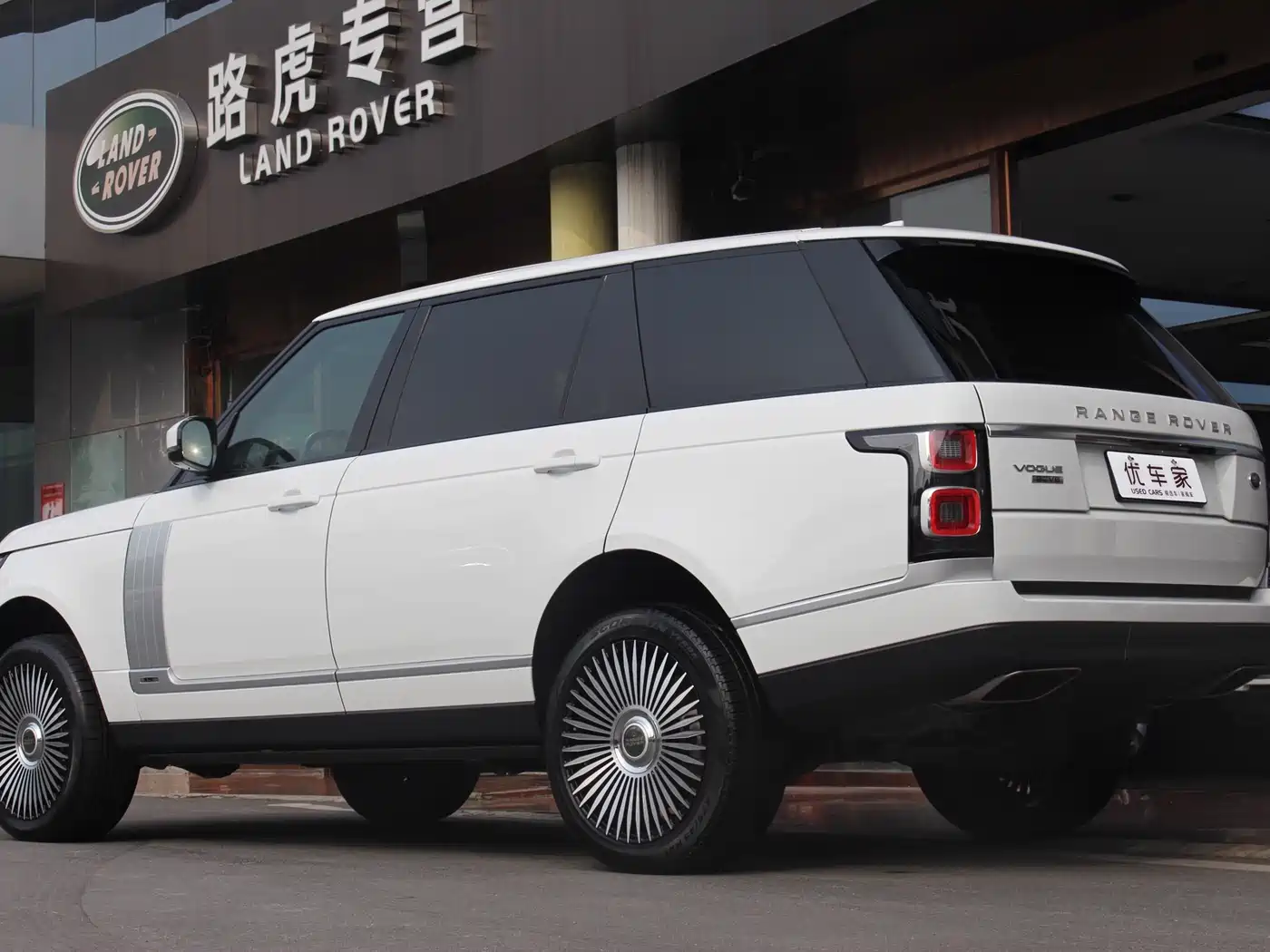 Land Rover Range Rover 2018 3.0 SC V6 Vogue Heritage Extended Edition фото 3