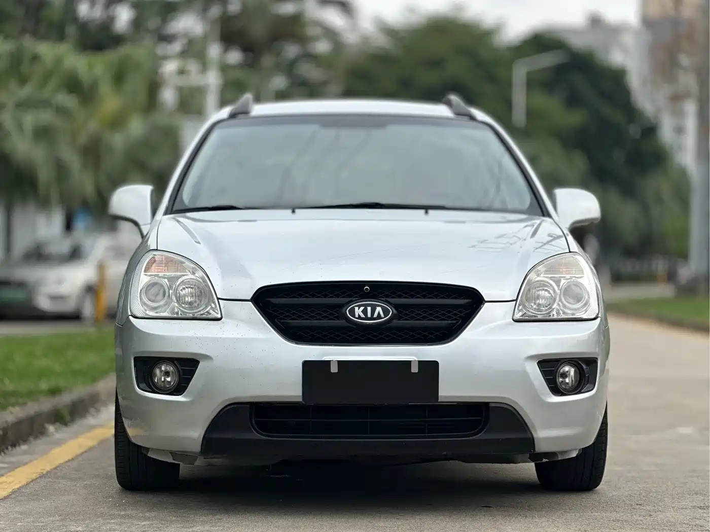 Kia Carens 2007 2.0L 7-Seater Comfort фото 2