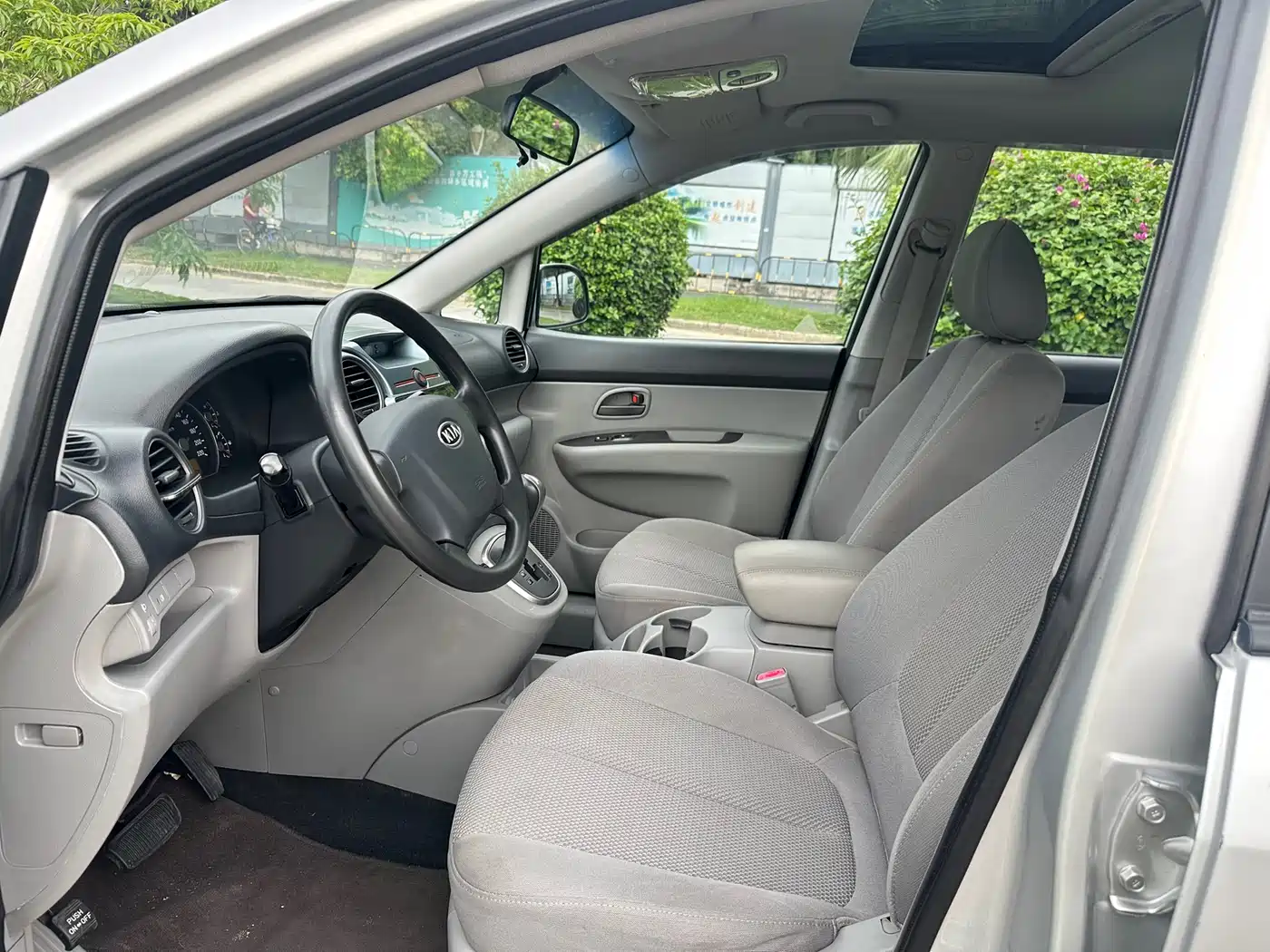 Kia Carens 2007 2.0L 7-Seater Comfort фото 4
