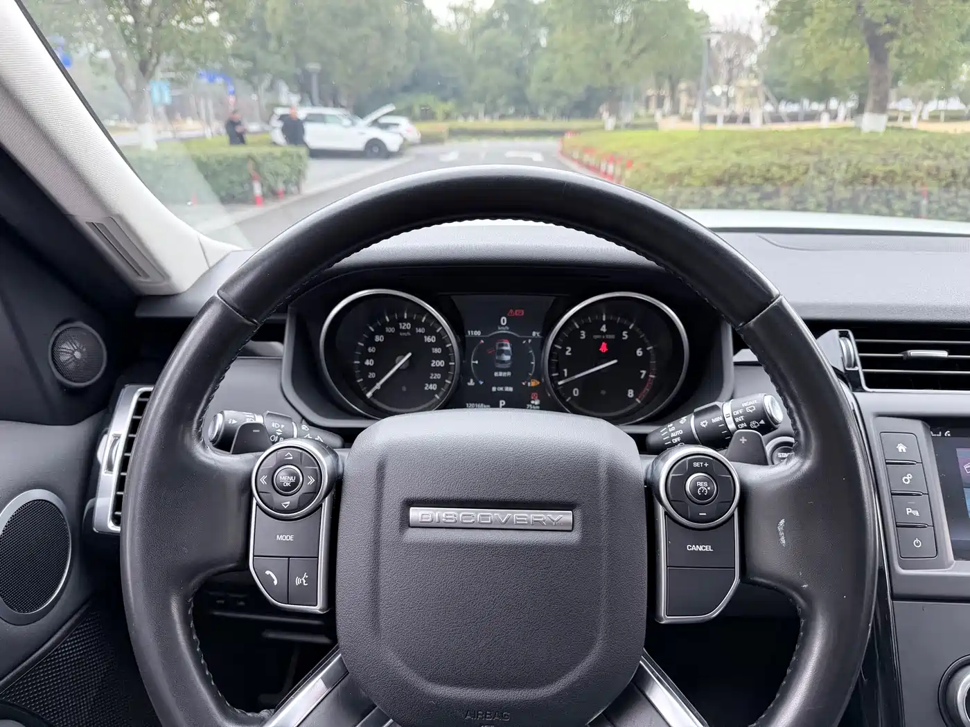 Land Rover Discovery 2017 3.0 SC V6 S фото 12
