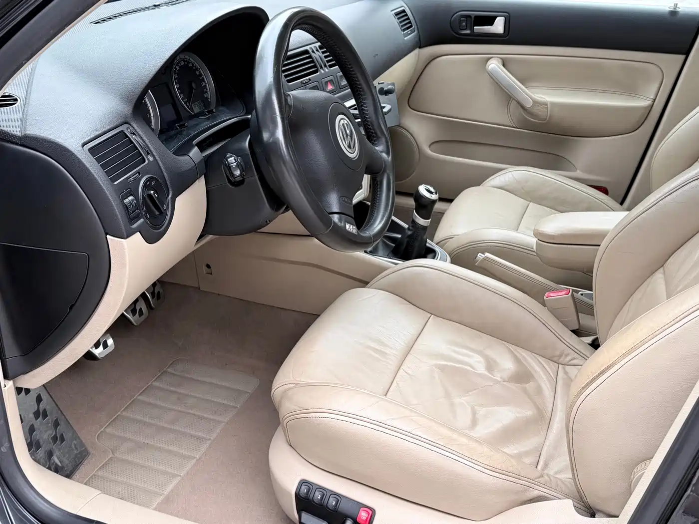 Volkswagen Bora Classic 2005 1.8T R (Sport Edition) фото 4