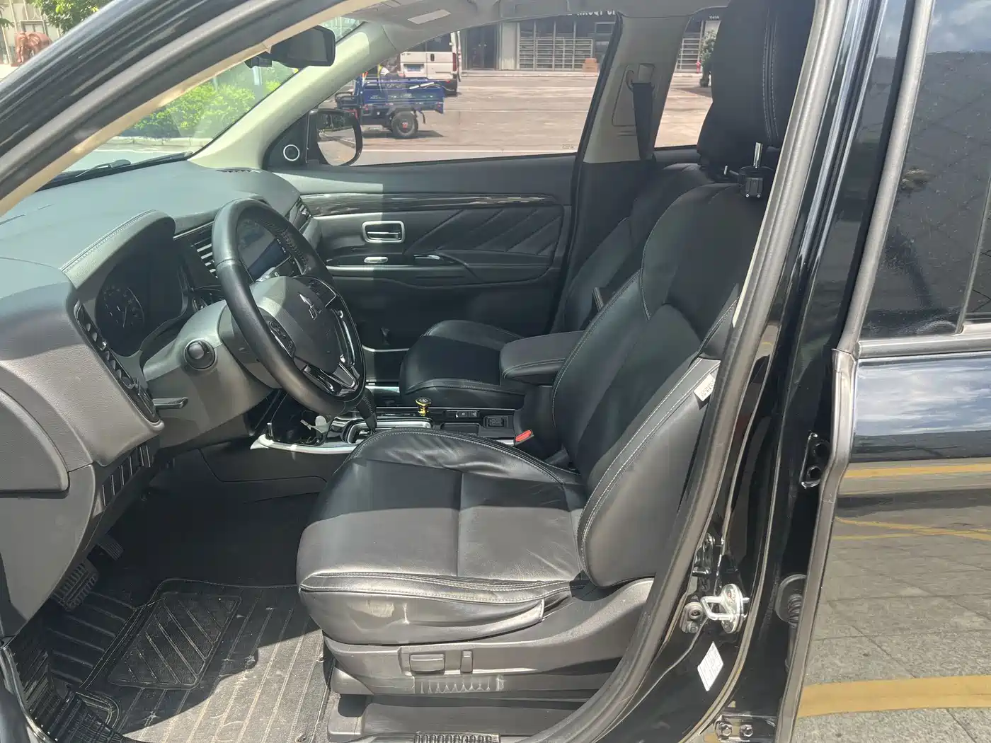 Фото 7 - Mitsubishi Outlander