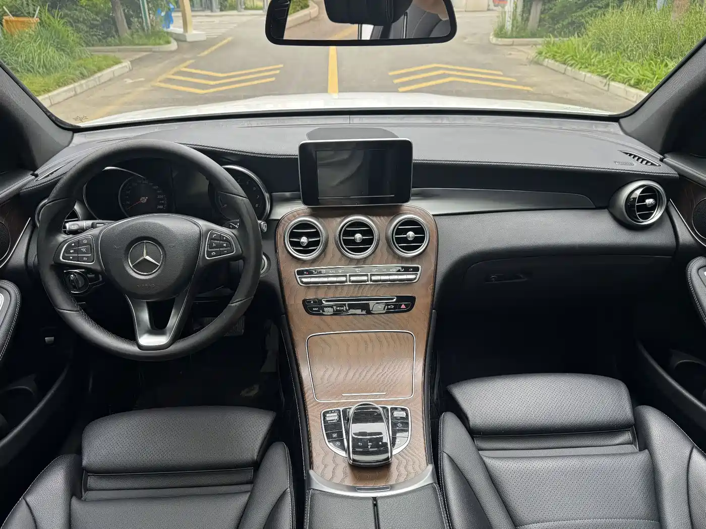 Mercedes-Benz GLC 2017 GLC 300 4MATIC Dynamic фото 4