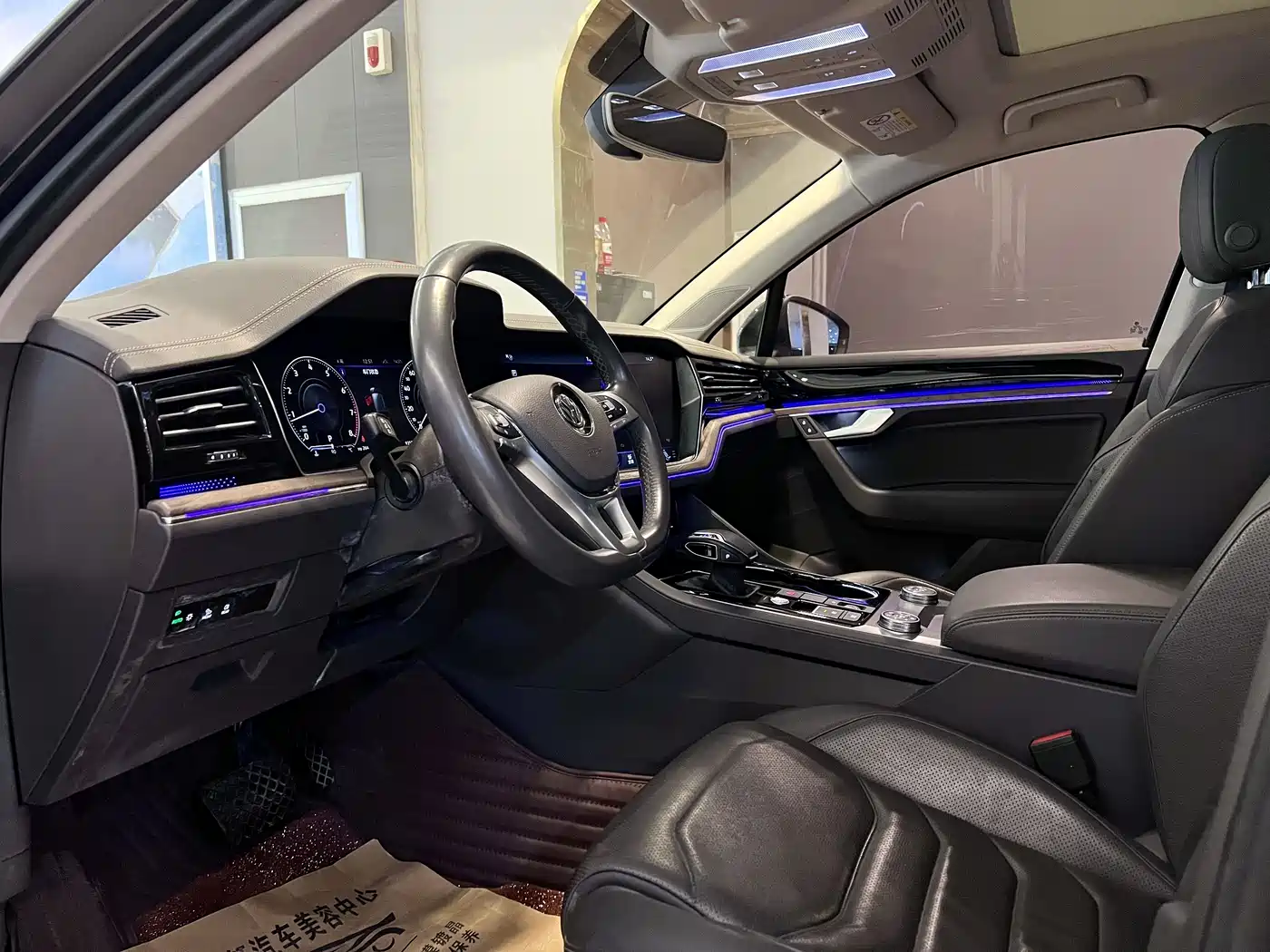 Volkswagen Touareg 2019 2.0TSI Sharp Wing Edition China VI фото 4