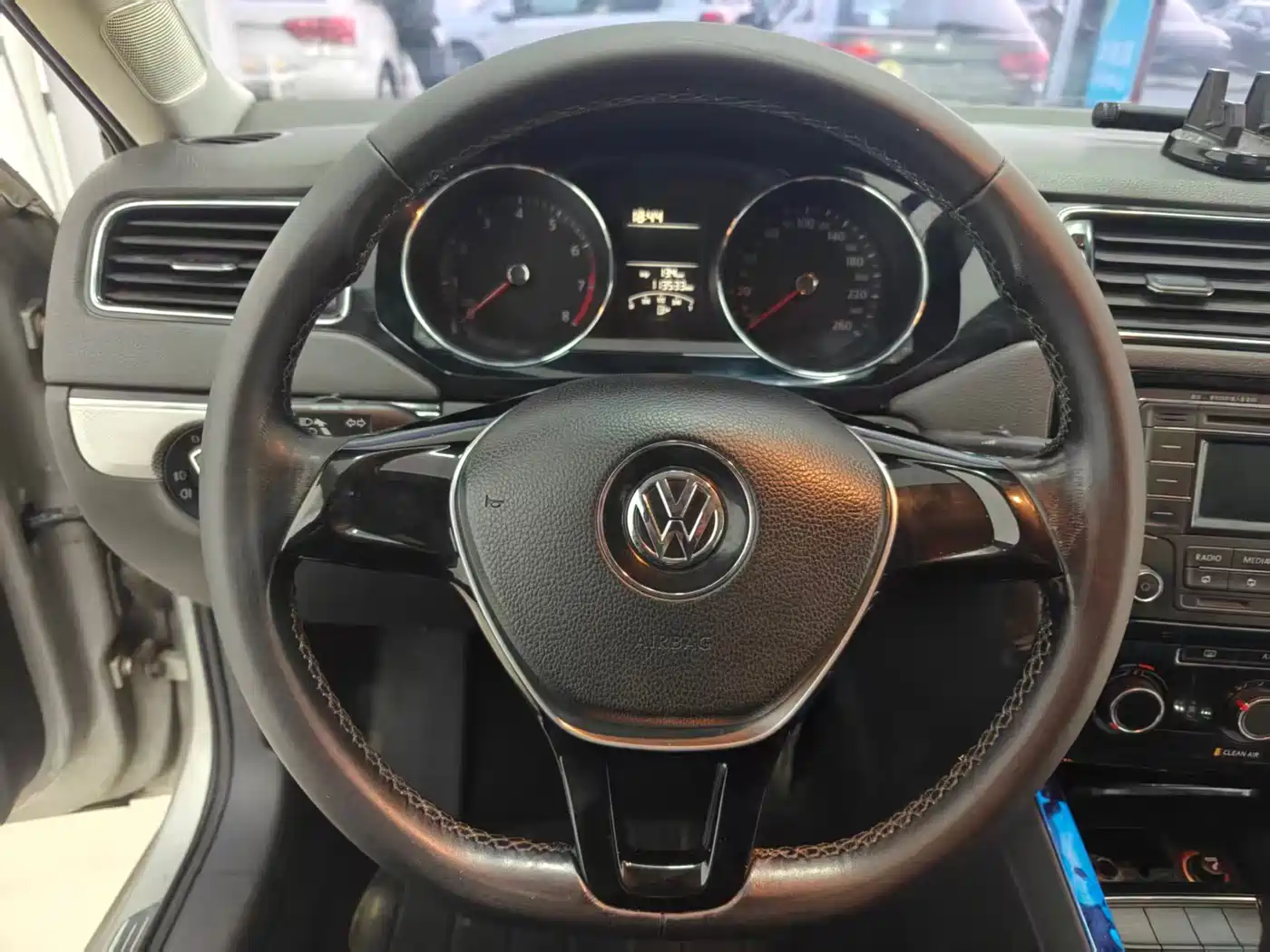 Volkswagen Sagitar 2015 1.6L Automatic Comfort фото 6