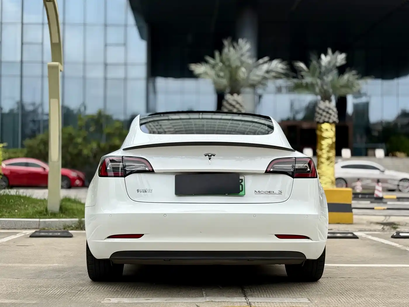 TESLA MODEL 3