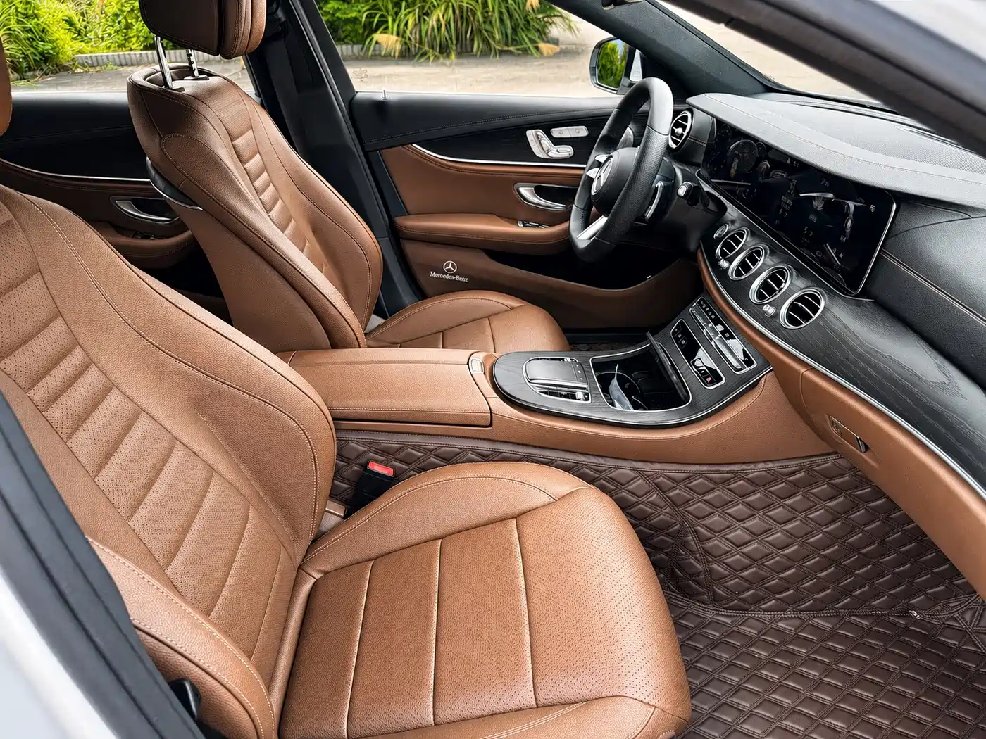 Mercedes-Benz E-Class, миниатюра 11