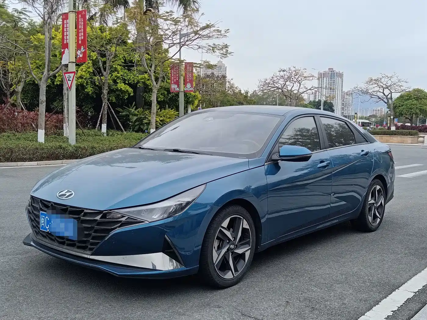 Hyundai Elantra 2021 1.5L CVT LUX Premium Edition