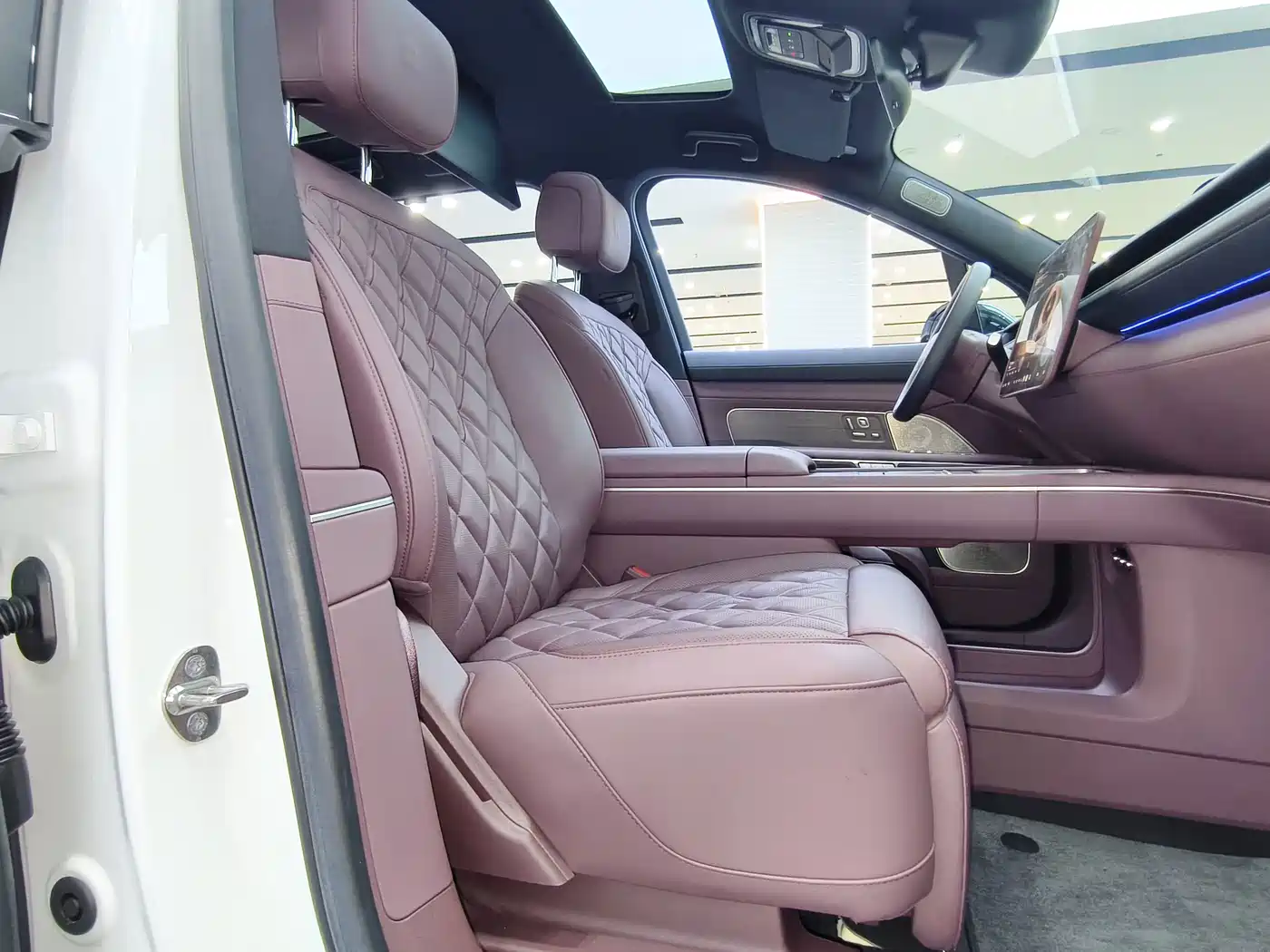 NIO ES8 2026 2025 Model 6-Seat Executive Luxury Edition