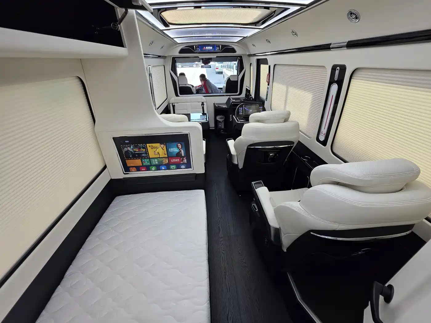 Hongqi Guoyue 2024 3.0T Flagship Edition 17-seater фото 9