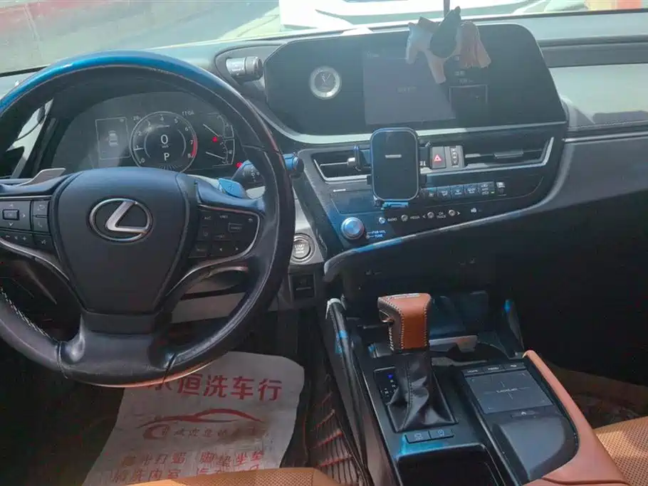 Lexus ES 2021 200 Excellence Edition фото 12