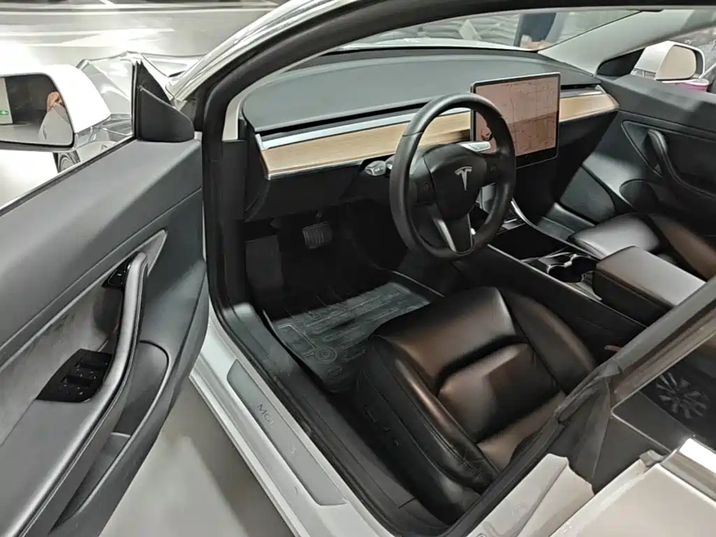 Фото 16 - Tesla Model 3