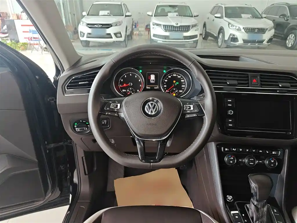 Volkswagen Tiguan L 2018 Facelift 330TSI Automatic 2WD Luxury Edition фото 11