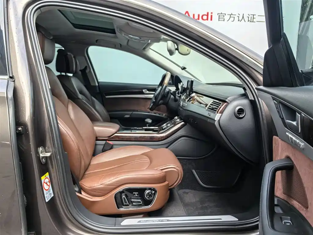 Photo 11 - Audi A8