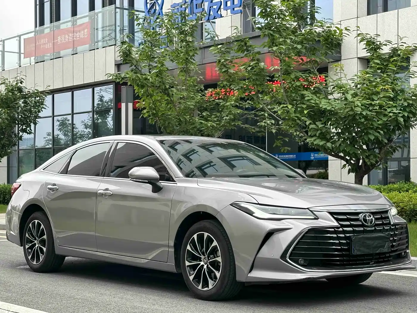 Toyota Avalon 2022 2.0L Luxury Edition фото 3