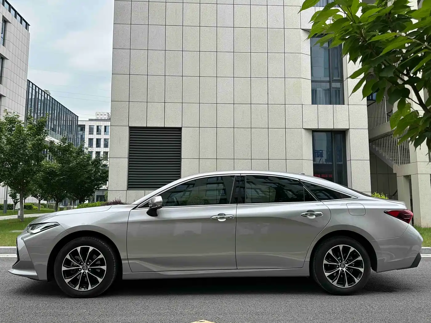 Toyota Avalon 2022 2.0L Luxury Edition фото 21