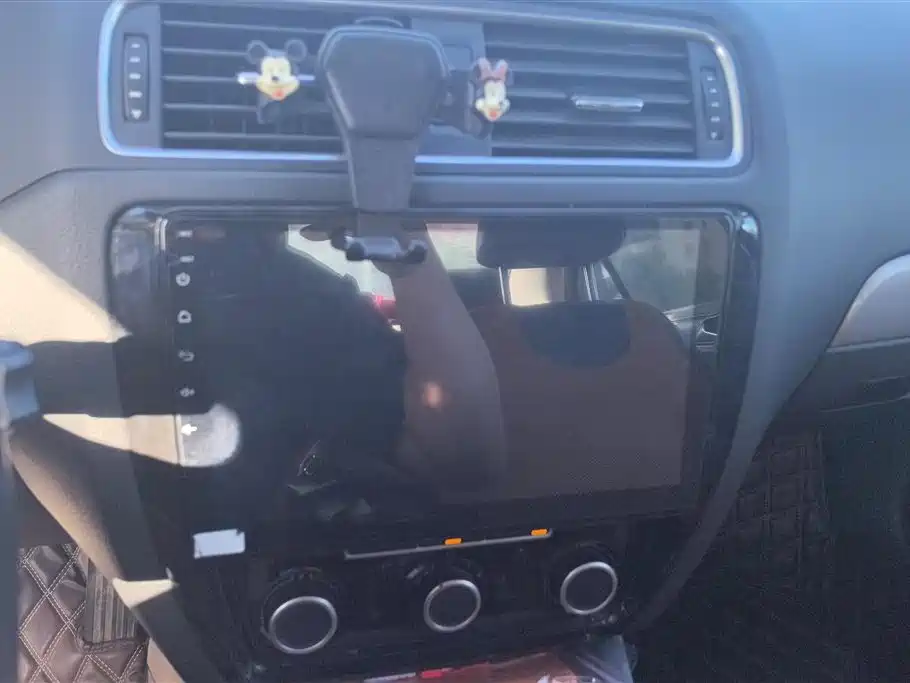 Volkswagen Sagitar 2014 Facelift 1.6L Automatic Comfort фото 13