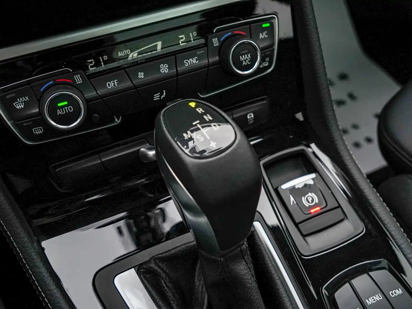 BMW 2 Series Touring 2019 218i Premium Sport Package фото 18
