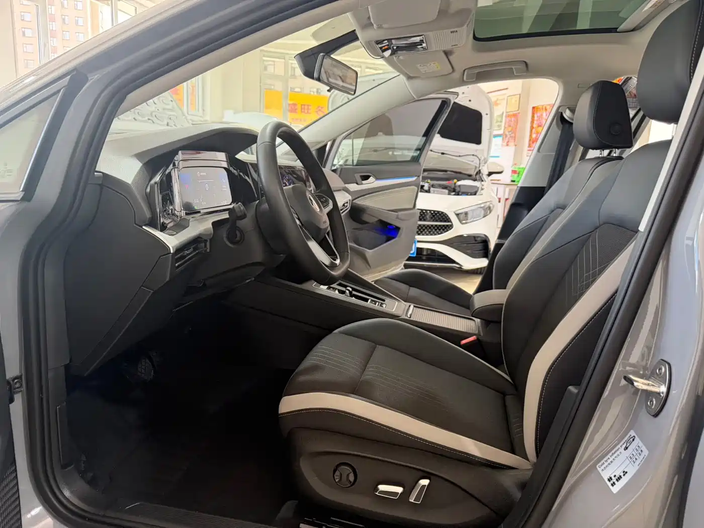Volkswagen Golf 2023 Facelift 280TSI DSG Pro фото 8