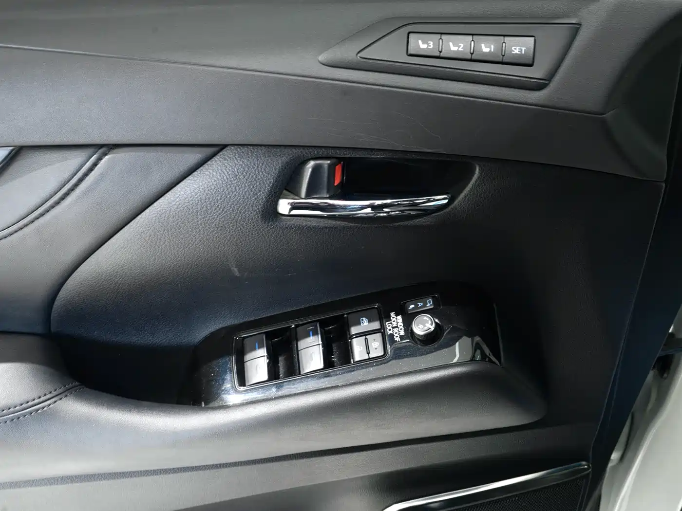 Toyota Alphard 2021 Hybrid 2.5L Premium фото 6