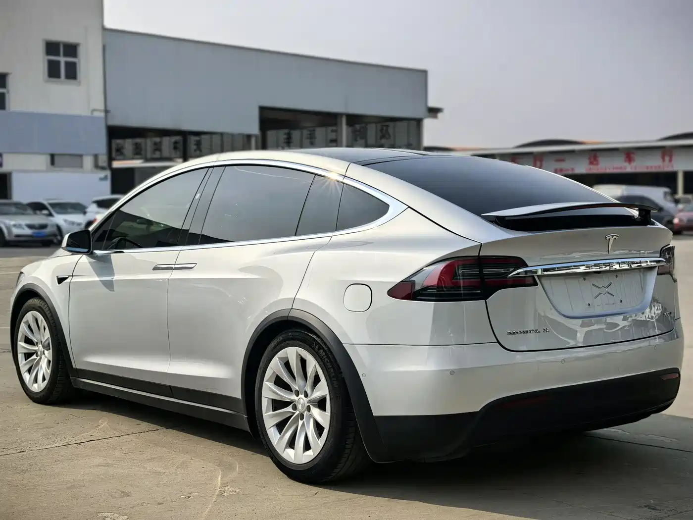 TESLA MODEL X