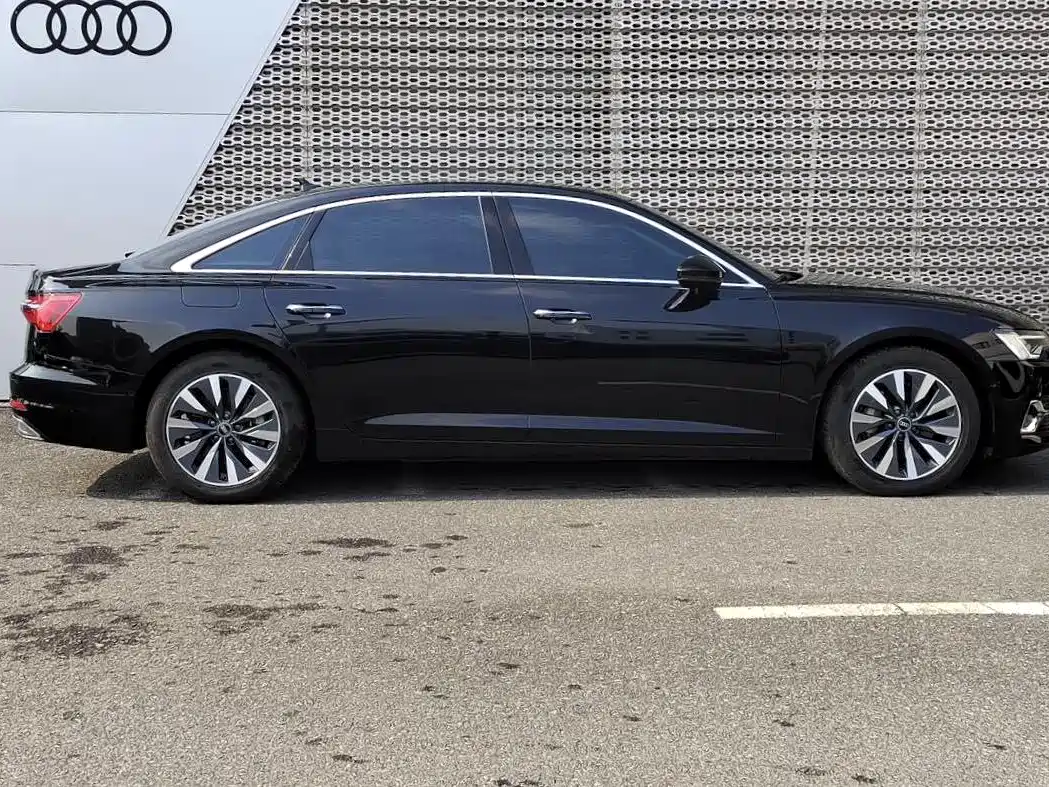Audi A6L 2023 45 TFSI Premium Selection Elegance фото 3