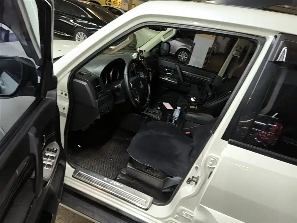Mitsubishi Pajero (Import) 2016 3.0L Automatic Standard (China IV) фото 16