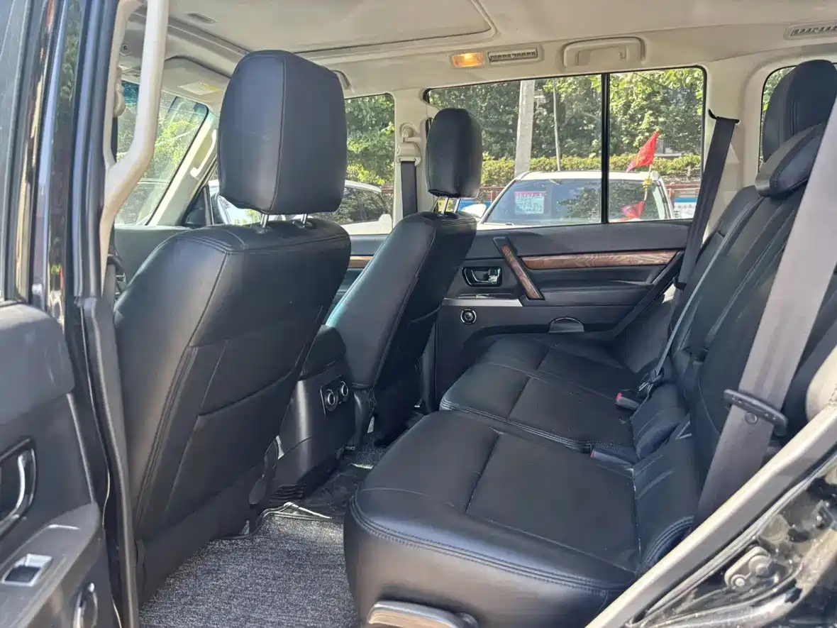 Mitsubishi Pajero (Import) 2019 3.0L Auto Standard Version фото 9