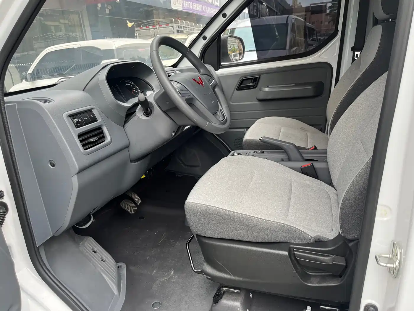 Wuling Motors Wuling Yangguang 2026 2026 Model 440km Passenger Van Comfort Version (6-Seater)