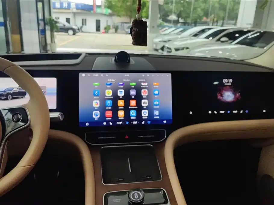 AITO Wenjie AITO M9 2025 Range Extender Max 52kWh 5-Seater фото 13