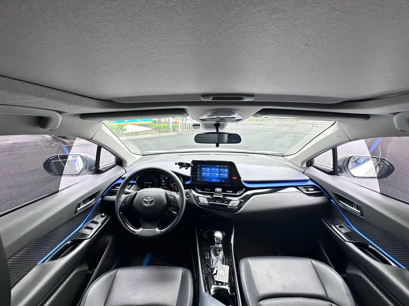 Toyota C-HR 2021 2.0L Luxury Edition фото 8