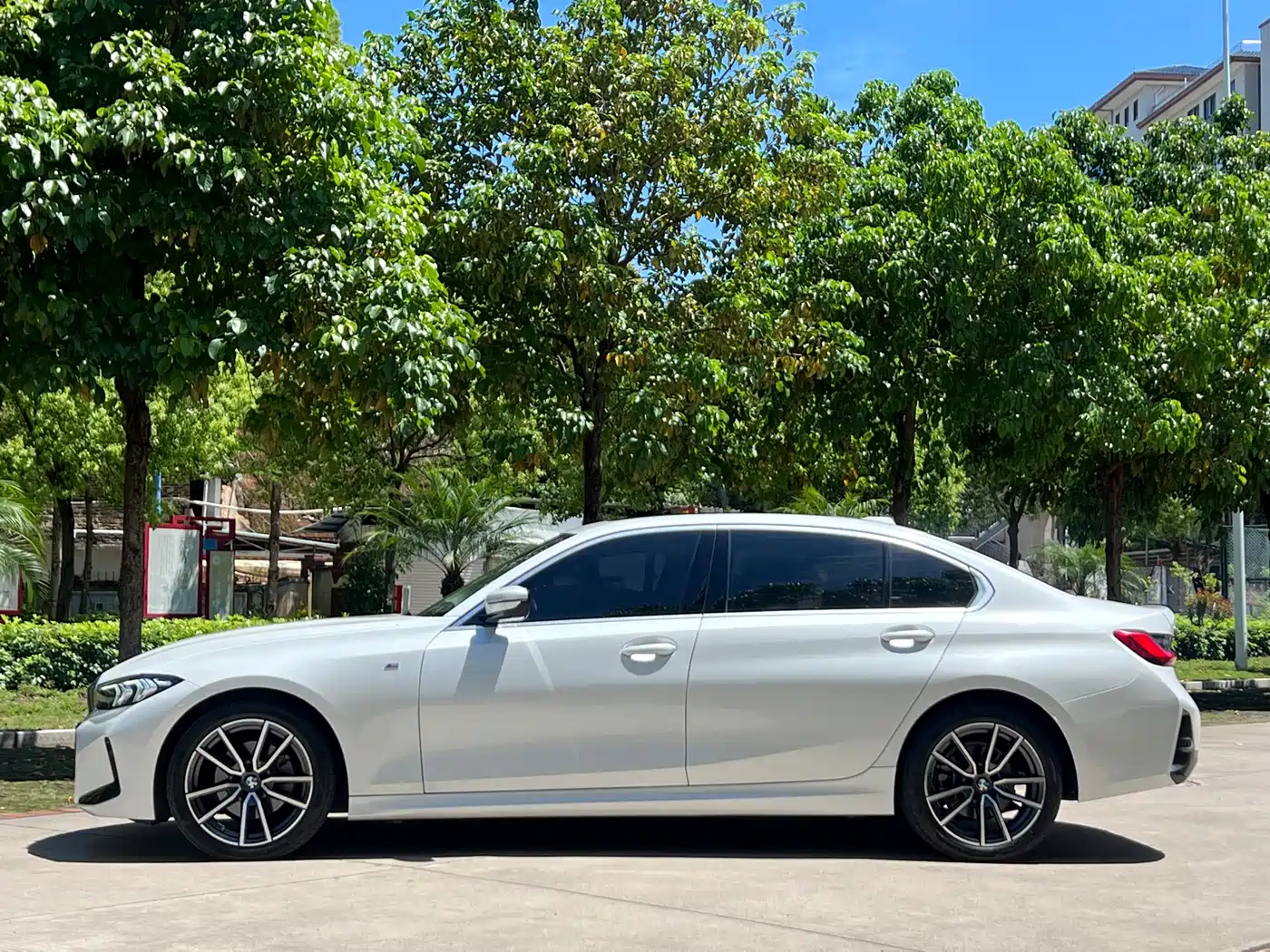 BMW 3 Series 2024 320Li M Sport Package фото 8