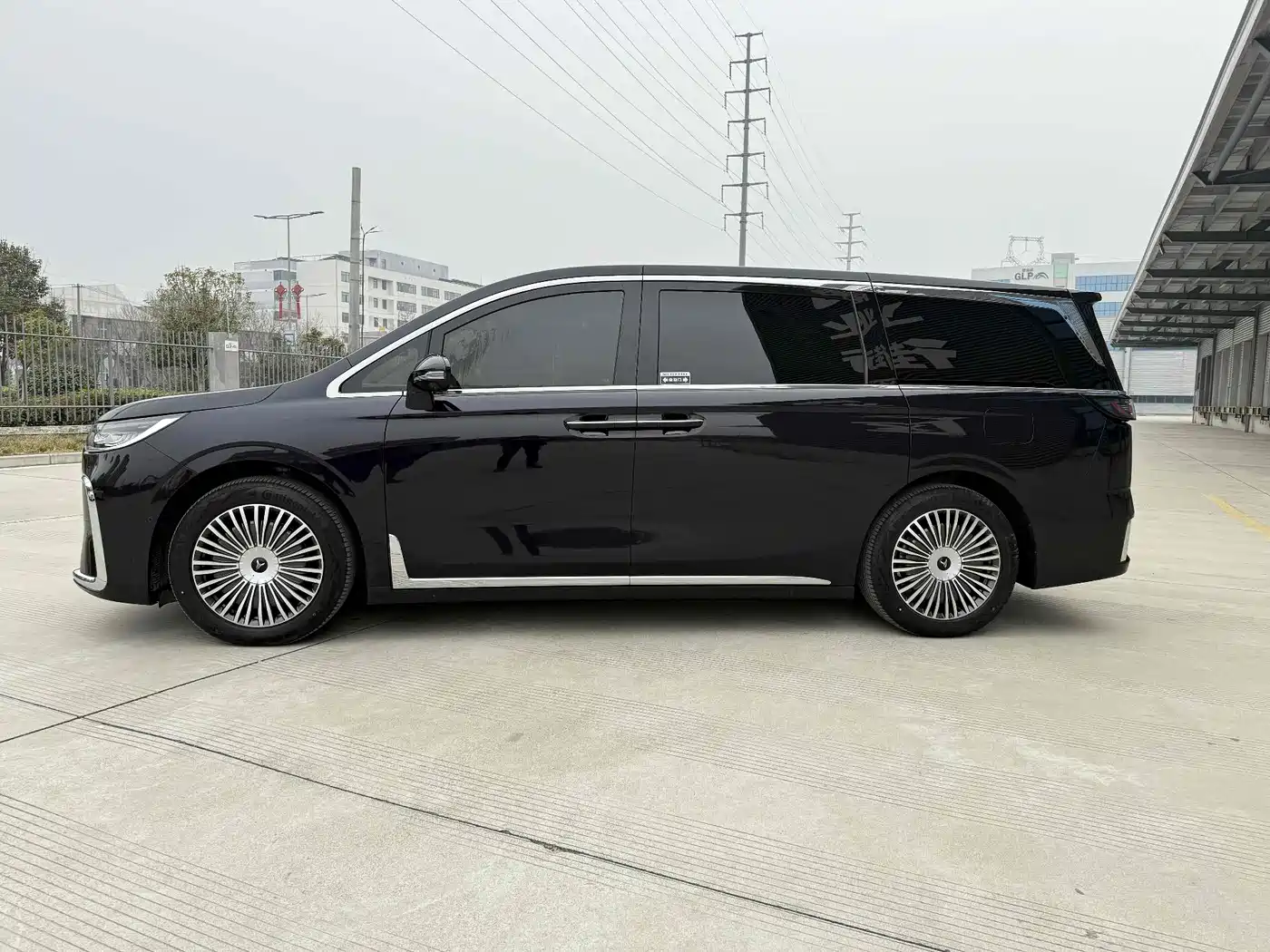 Voyah Auto Voyah Dreamer 2025 PHEV AWD Excellent Kunpeng Edition фото 11