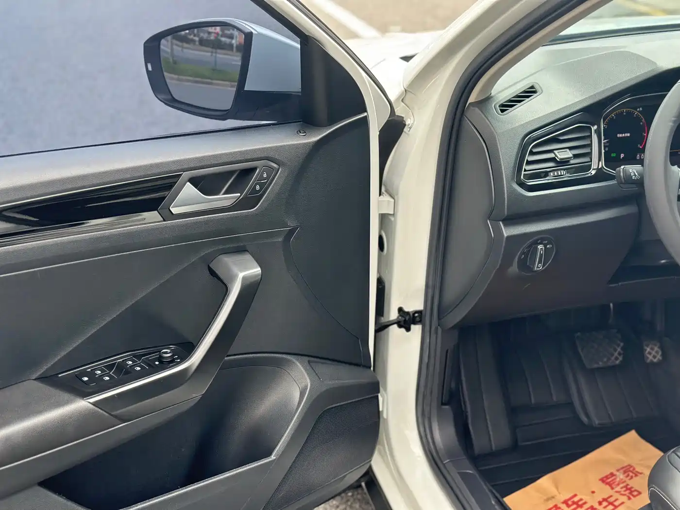 Volkswagen T-ROC 2022 280TSI DSG 2WD Comfort PLUS фото 15