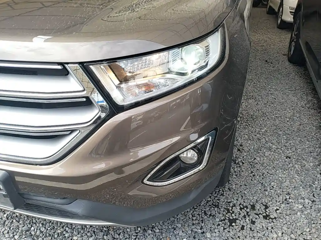 Фото 24 - Ford Edge