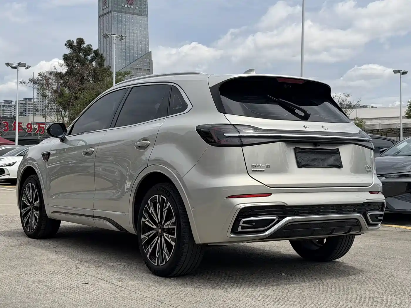 Hongqi HS5 2023 2.0T 4WD Flag Leader Pro фото 4