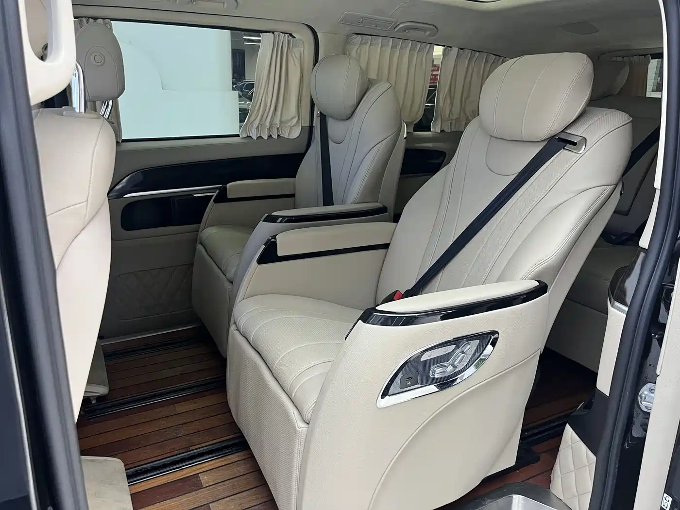 Mercedes-Benz V-Class 2018 V 260 L Premium Long Version China V фото 8