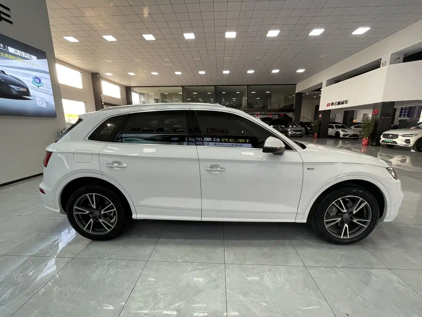 Audi Q5L 2020 Facelift 40 TFSI Honor Fashion фото 4