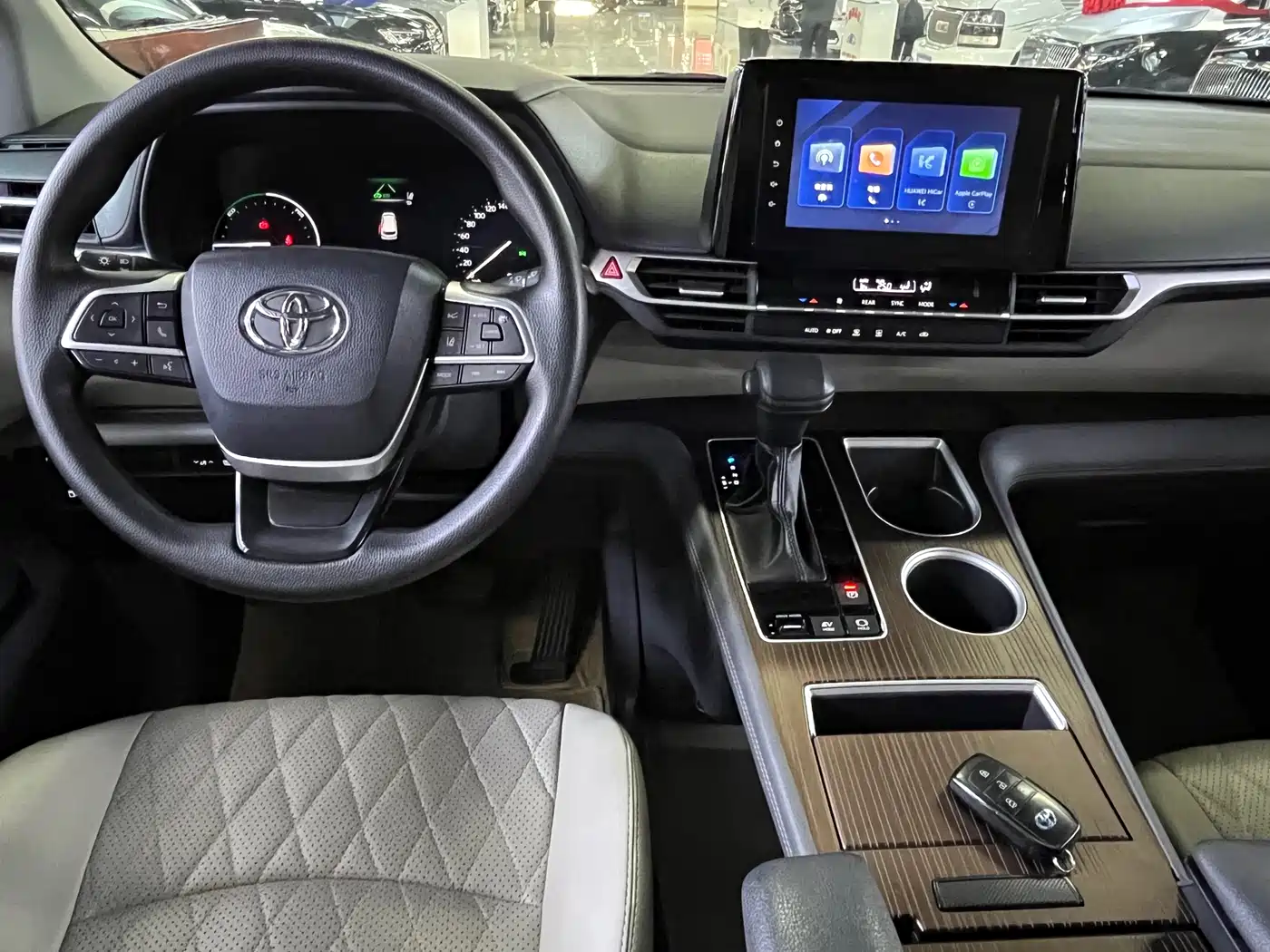Toyota Sienna 2021 2.5L Hybrid Comfort Edition фото 3