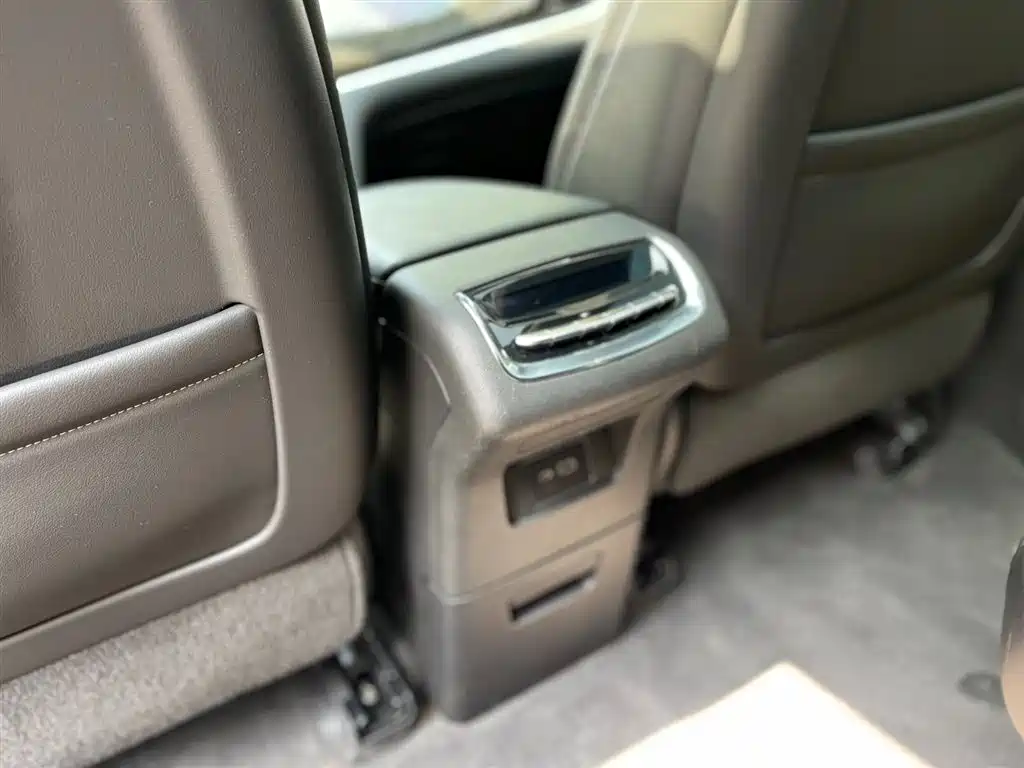 Cadillac XT6 2021 2.0T 6-seater 4WD Luxury фото 23