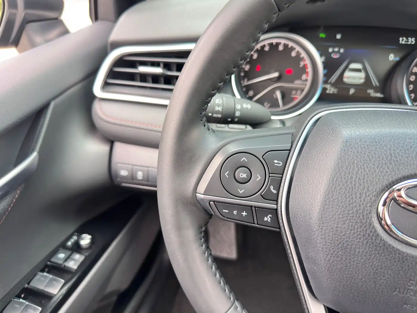 Toyota Camry 2021 2.0G Luxury Edition фото 15